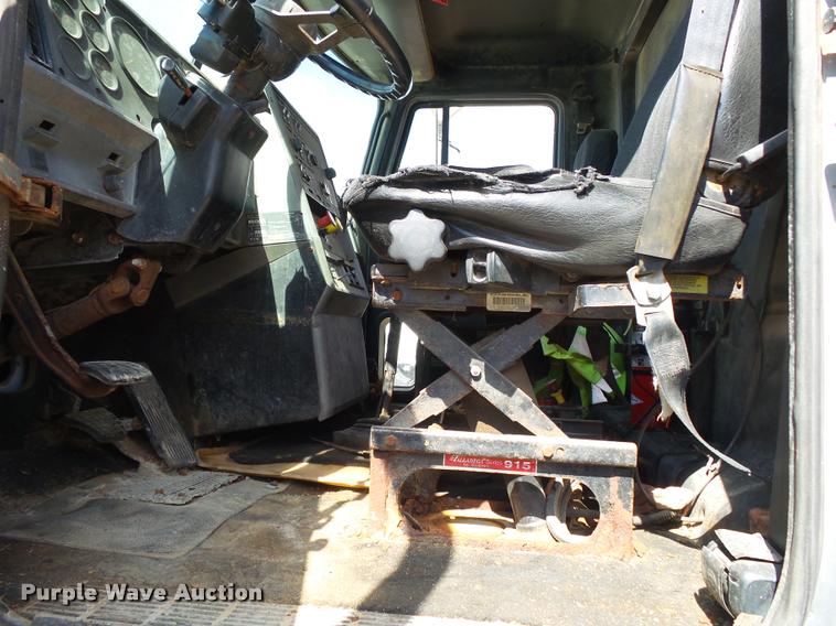 image for item K1097 1998 Mack CH613 truck chassis