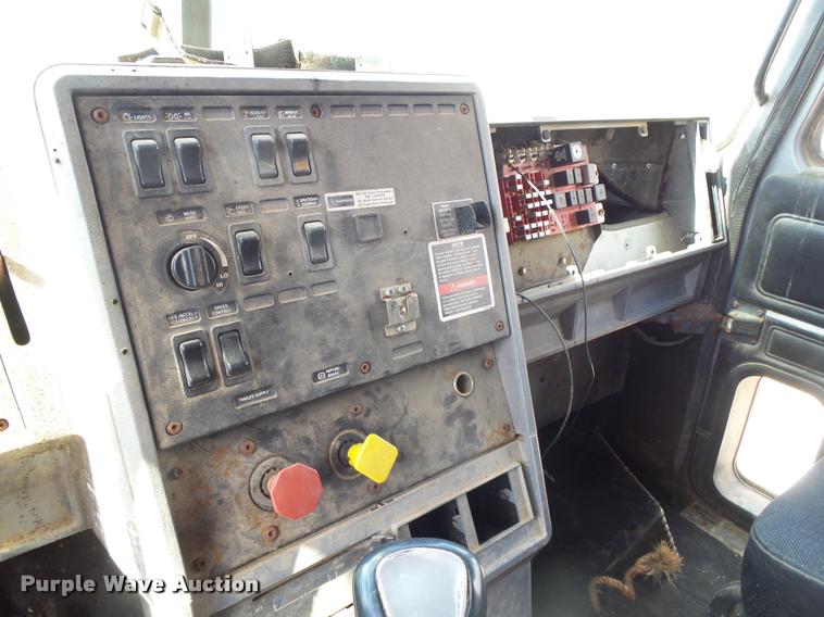 image for item K1097 1998 Mack CH613 truck chassis