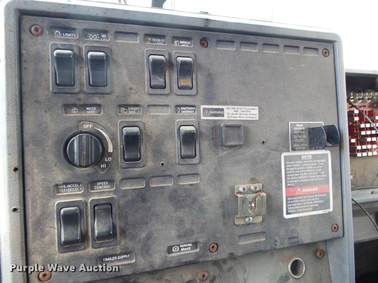 image for item K1097 1998 Mack CH613 truck chassis