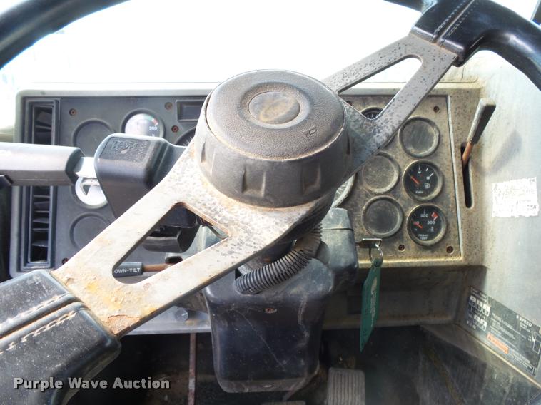 image for item K1097 1998 Mack CH613 truck chassis