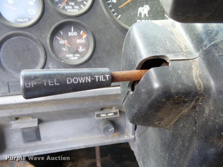 image for item K1097 1998 Mack CH613 truck chassis