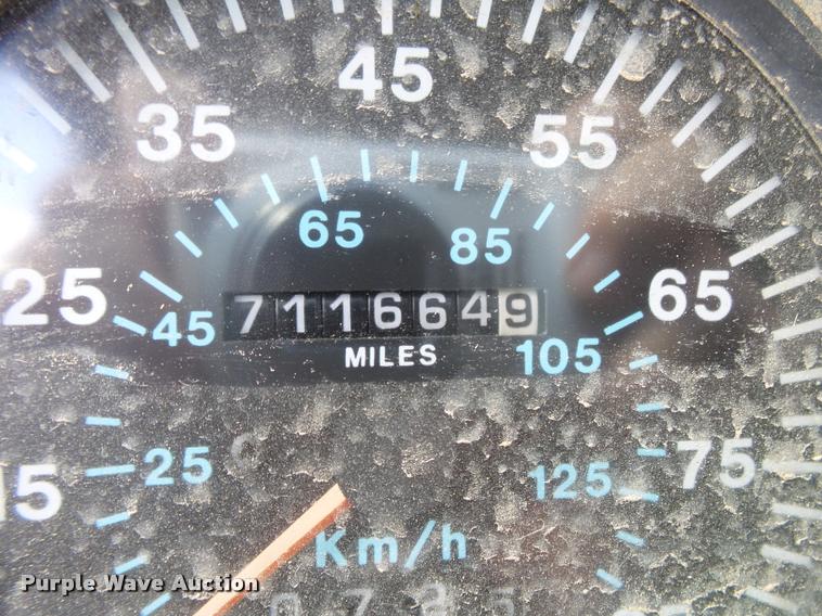 image for item K1097 1998 Mack CH613 truck chassis