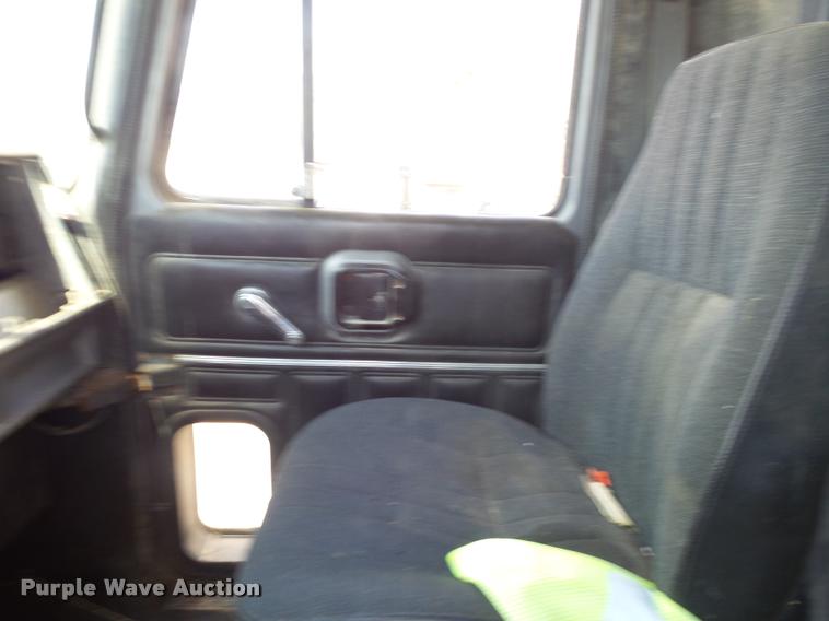 image for item K1097 1998 Mack CH613 truck chassis