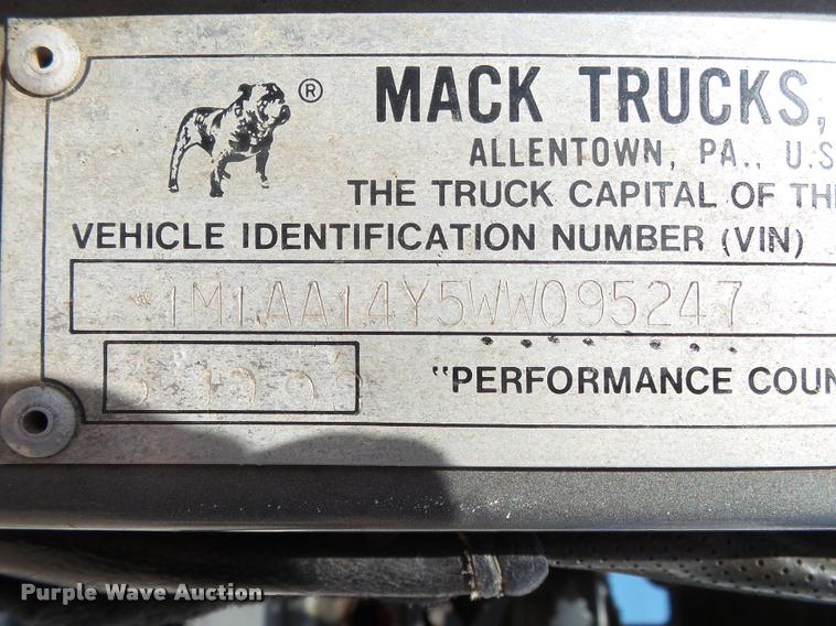 image for item K1097 1998 Mack CH613 truck chassis