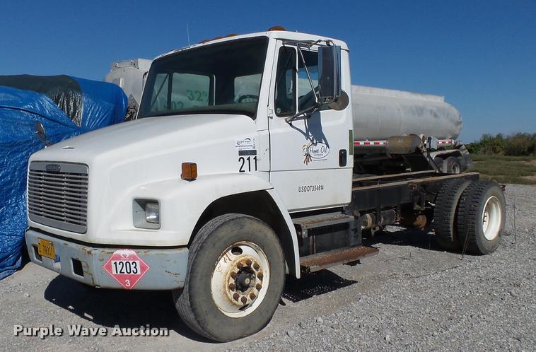 image for item K1100 2000 Freightliner FL80 truck chassis