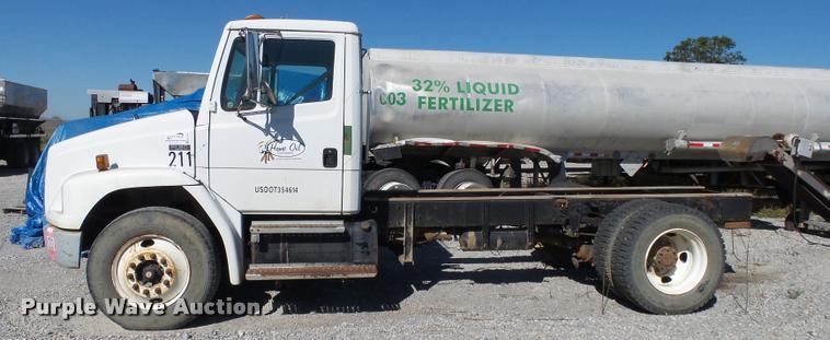 image for item K1100 2000 Freightliner FL80 truck chassis