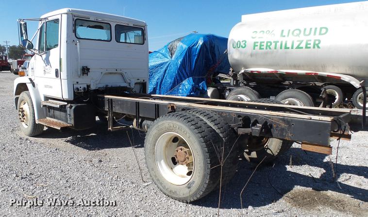 image for item K1100 2000 Freightliner FL80 truck chassis