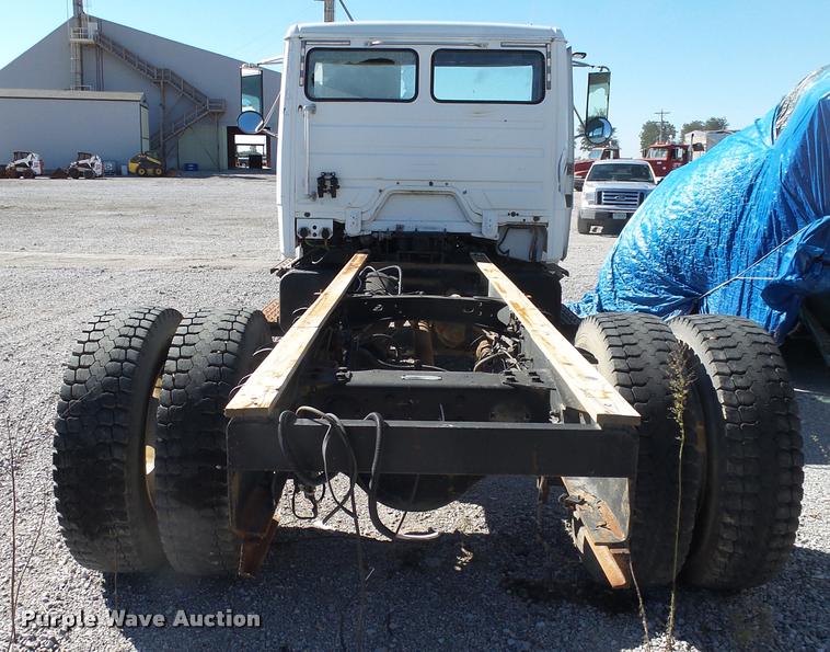 image for item K1100 2000 Freightliner FL80 truck chassis