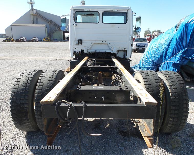 image for item K1100 2000 Freightliner FL80 truck chassis