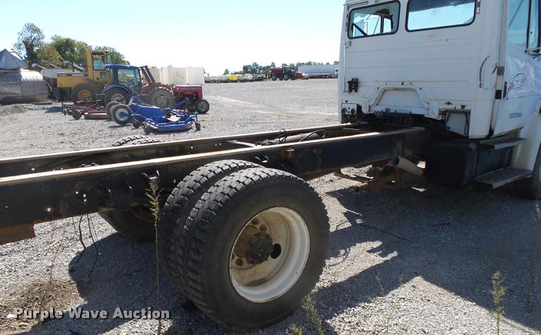 image for item K1100 2000 Freightliner FL80 truck chassis