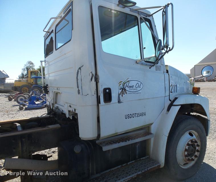 image for item K1100 2000 Freightliner FL80 truck chassis