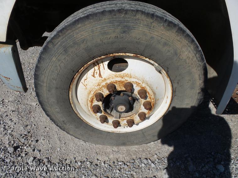 image for item K1100 2000 Freightliner FL80 truck chassis