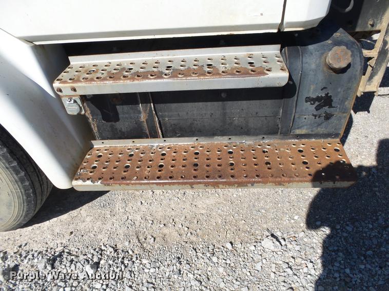 image for item K1100 2000 Freightliner FL80 truck chassis