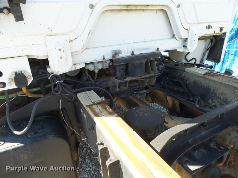 image for item K1100 2000 Freightliner FL80 truck chassis