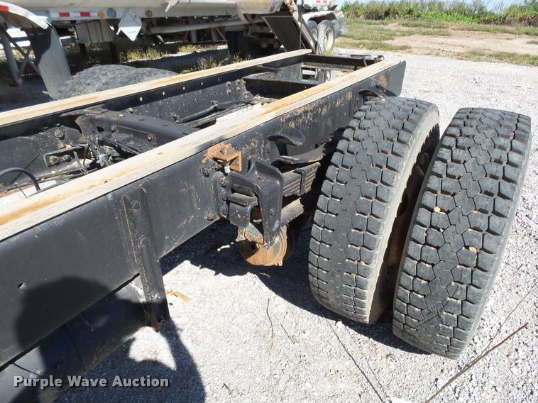 image for item K1100 2000 Freightliner FL80 truck chassis