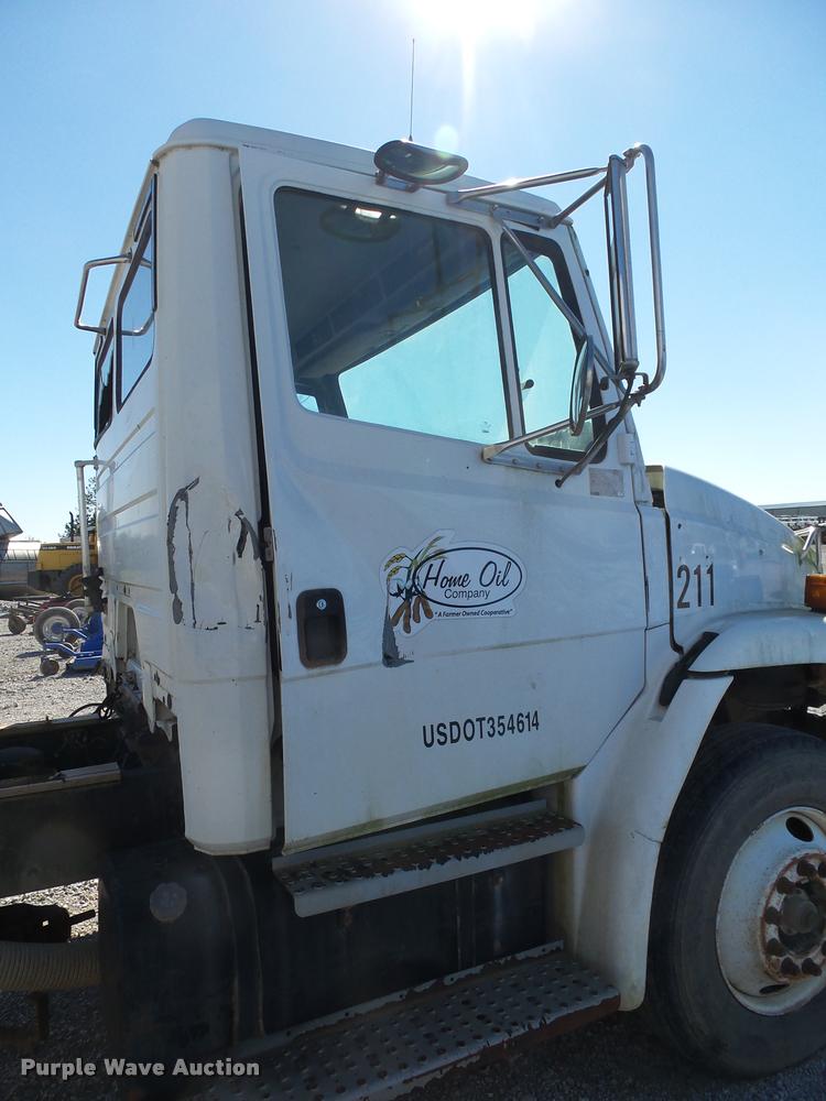 image for item K1100 2000 Freightliner FL80 truck chassis