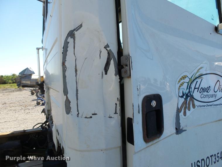 image for item K1100 2000 Freightliner FL80 truck chassis