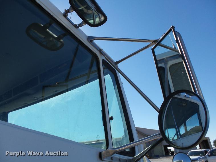 image for item K1100 2000 Freightliner FL80 truck chassis