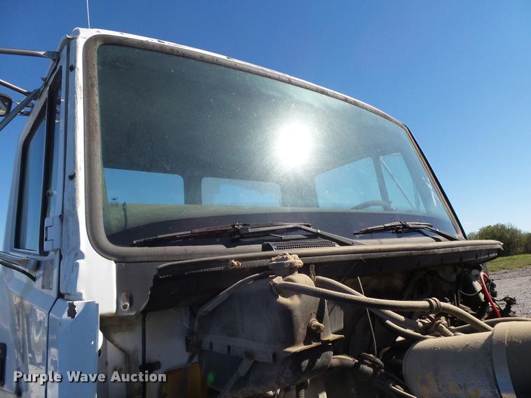 image for item K1100 2000 Freightliner FL80 truck chassis