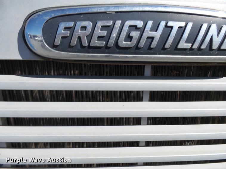image for item K1100 2000 Freightliner FL80 truck chassis