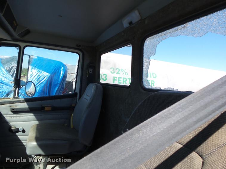 image for item K1100 2000 Freightliner FL80 truck chassis