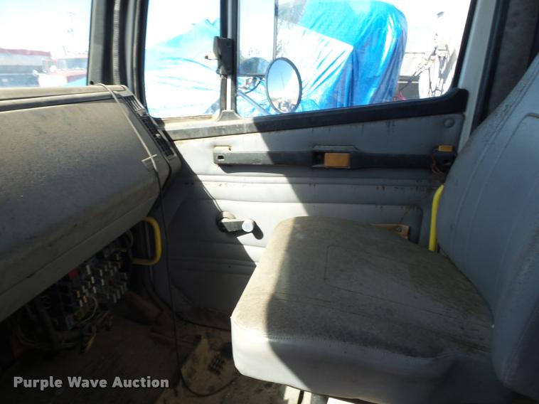 image for item K1100 2000 Freightliner FL80 truck chassis