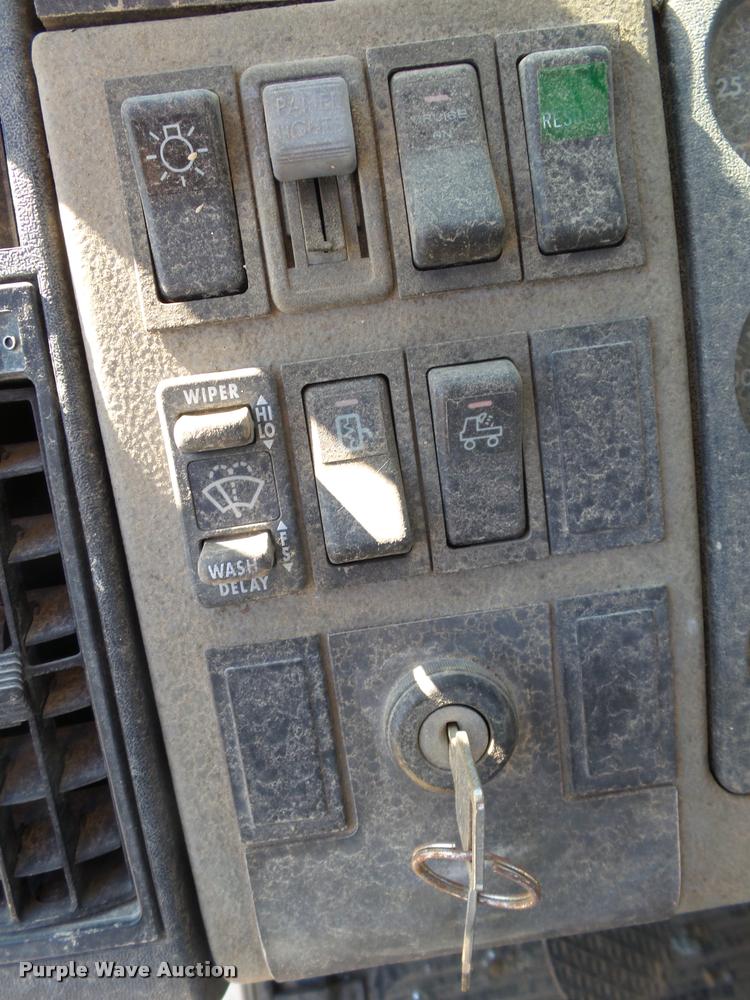 image for item K1100 2000 Freightliner FL80 truck chassis