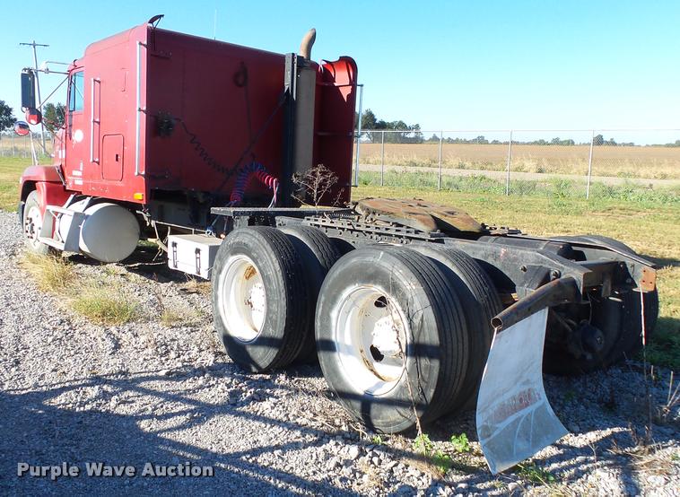 image for item K1103 1991 Freightliner FLD semi truck