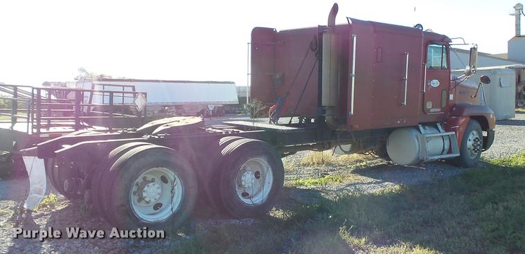 image for item K1103 1991 Freightliner FLD semi truck