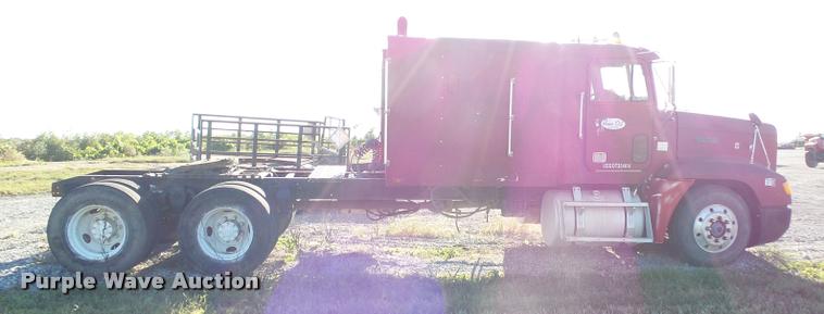 image for item K1103 1991 Freightliner FLD semi truck