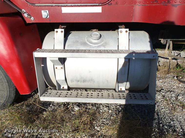 image for item K1103 1991 Freightliner FLD semi truck