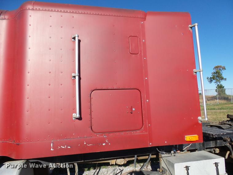 image for item K1103 1991 Freightliner FLD semi truck