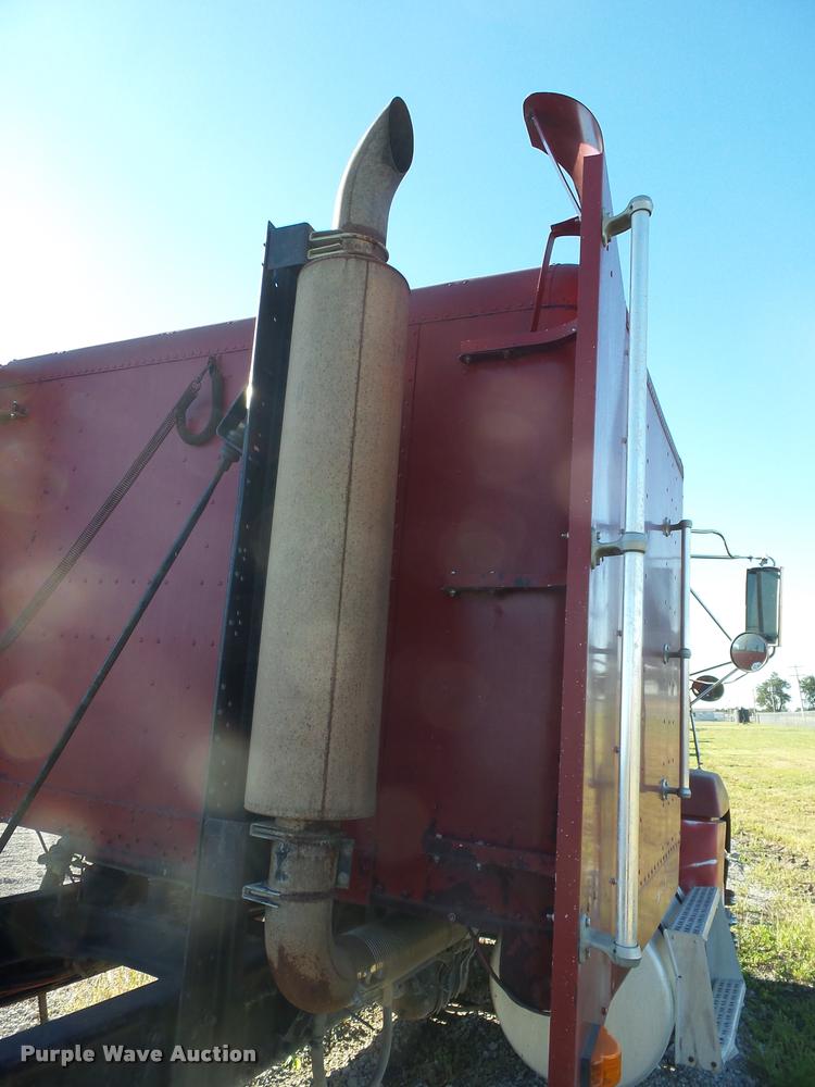 image for item K1103 1991 Freightliner FLD semi truck