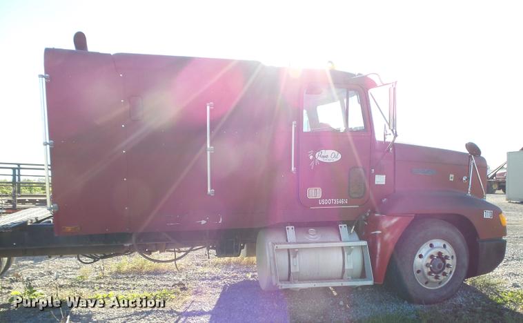image for item K1103 1991 Freightliner FLD semi truck