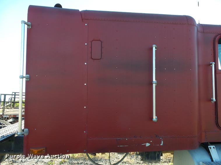 image for item K1103 1991 Freightliner FLD semi truck