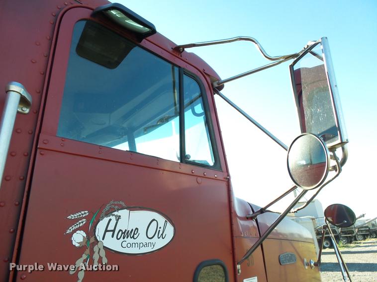 image for item K1103 1991 Freightliner FLD semi truck