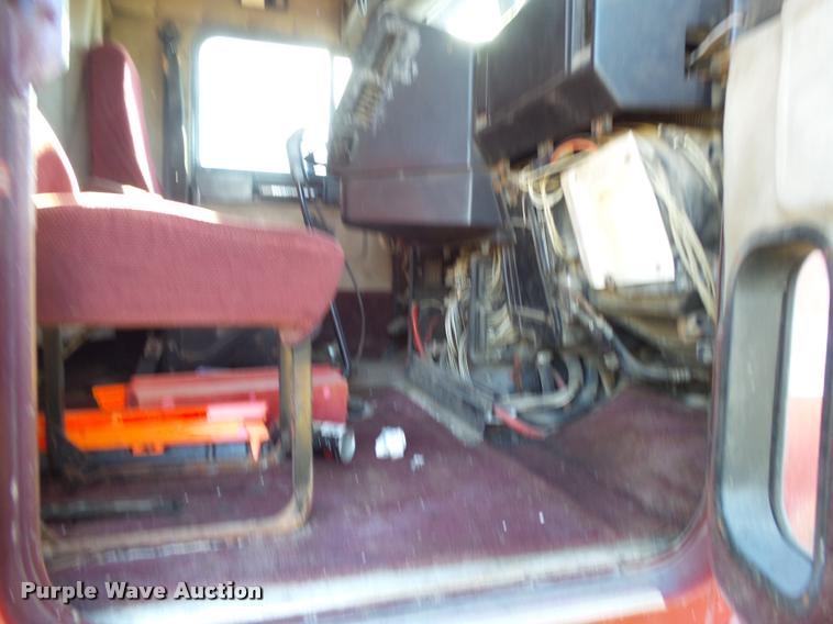 image for item K1103 1991 Freightliner FLD semi truck