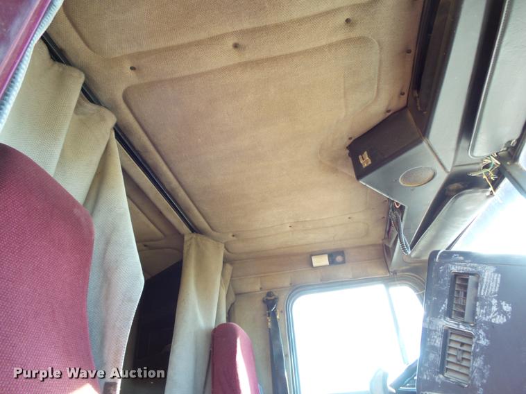 image for item K1103 1991 Freightliner FLD semi truck