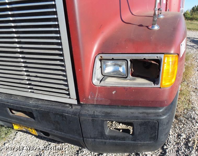 image for item K1103 1991 Freightliner FLD semi truck