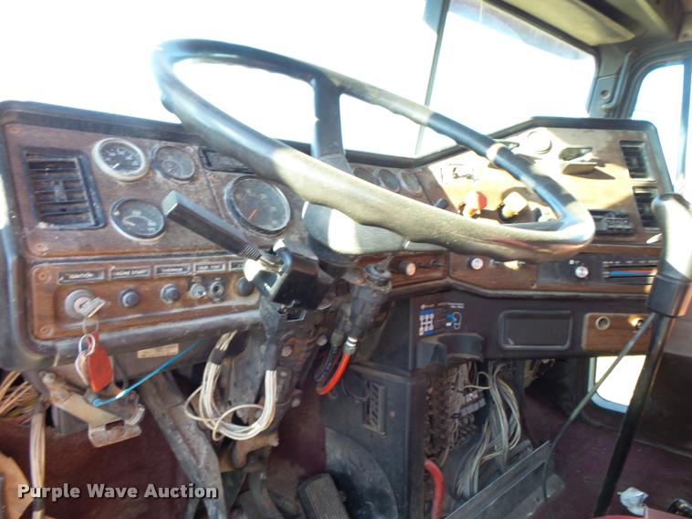 image for item K1103 1991 Freightliner FLD semi truck