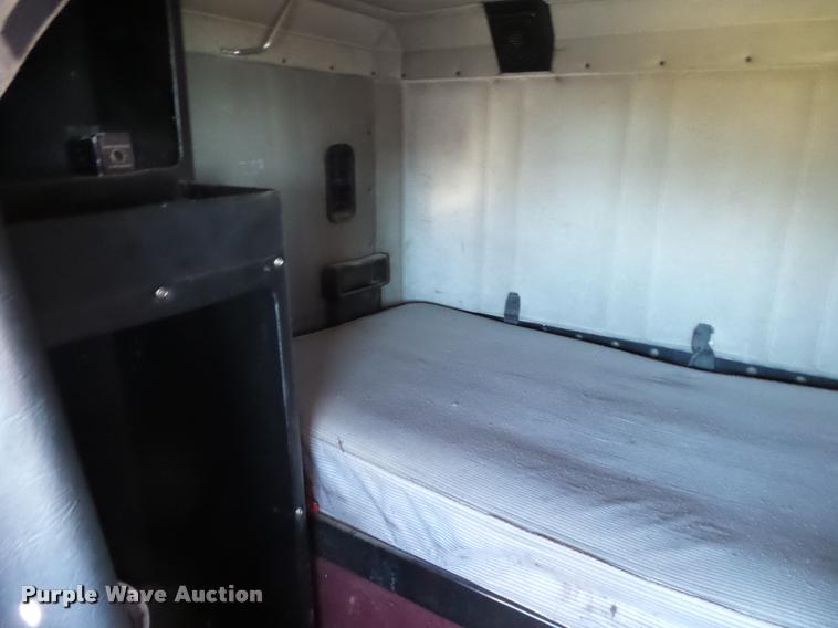 image for item K1103 1991 Freightliner FLD semi truck