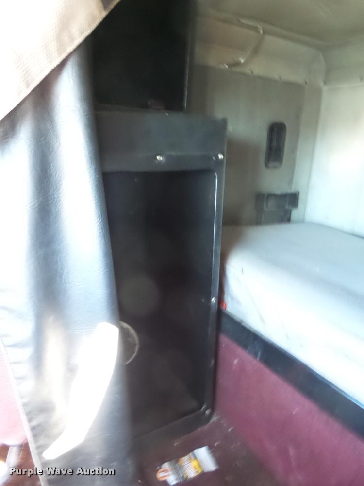 image for item K1103 1991 Freightliner FLD semi truck