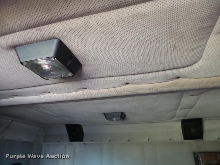 image for item K1103 1991 Freightliner FLD semi truck