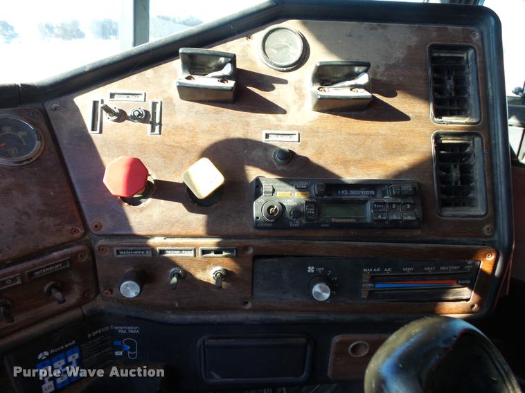 image for item K1103 1991 Freightliner FLD semi truck