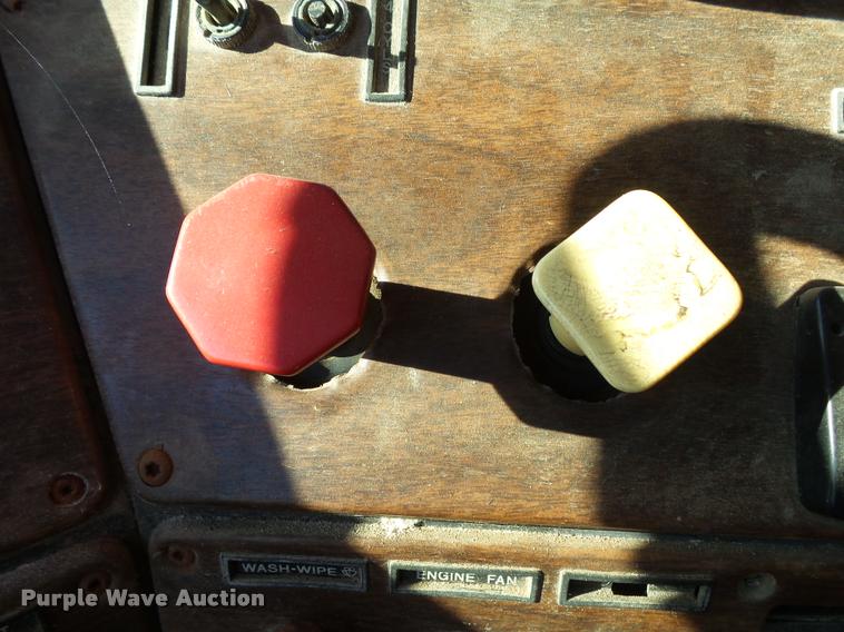 image for item K1103 1991 Freightliner FLD semi truck