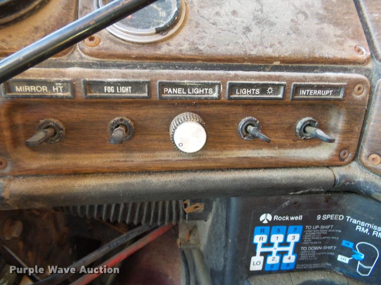 image for item K1103 1991 Freightliner FLD semi truck