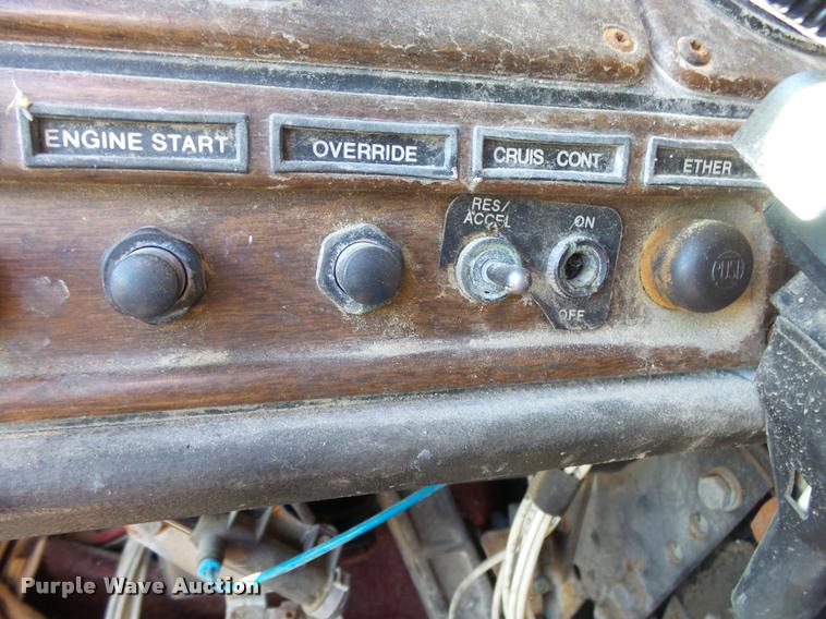 image for item K1103 1991 Freightliner FLD semi truck