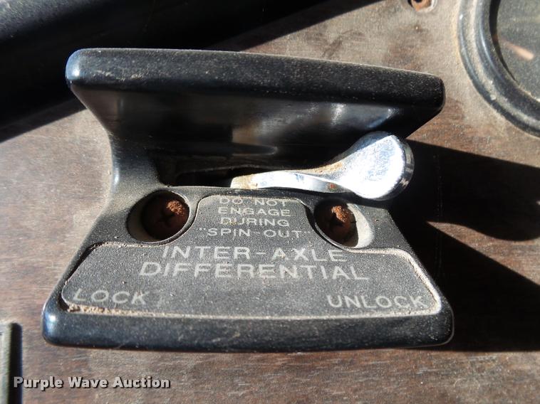 image for item K1103 1991 Freightliner FLD semi truck