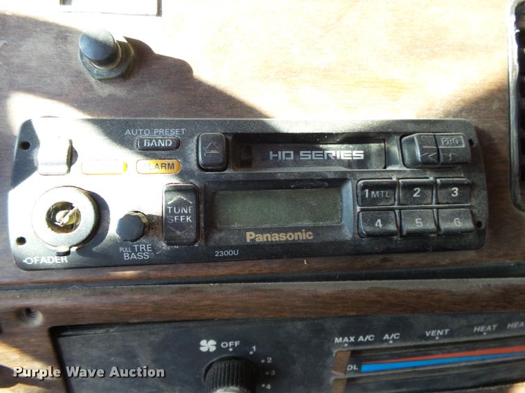 image for item K1103 1991 Freightliner FLD semi truck