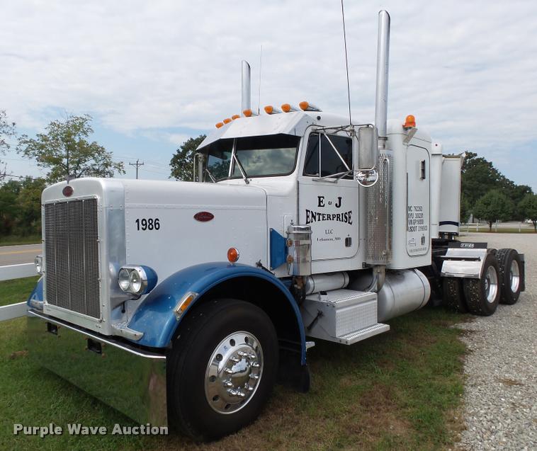 image for item K1129 1986 Peterbilt 359 semi truck